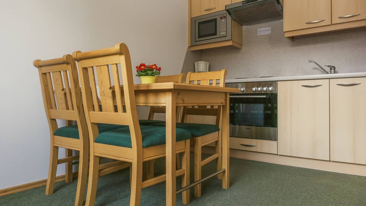 Küche mit Esstisch – Ferienwohnung (ca. 45 m²), Pension Wanderruh in Grünau im Almtal